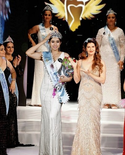 Amrita Tripathi becomes the Mrs India Universe 2021, First Princess, in Mrs. India – She is India