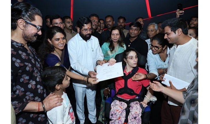 Om Creations Trust Students Honoured by Deputy CM of Maharashtra in Presence of Aamir Khan and Shaina NC