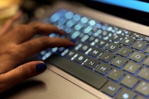 Survivors of online sexual abuse in the US face legal gaps and inaction by tech companies, new report finds